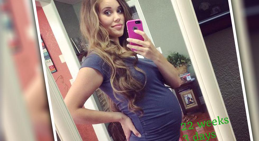 22 Weeks Jessa Duggar Snaps Pregnant Selfie As Brother Josh Faces Potential Civil Suit For Sex 