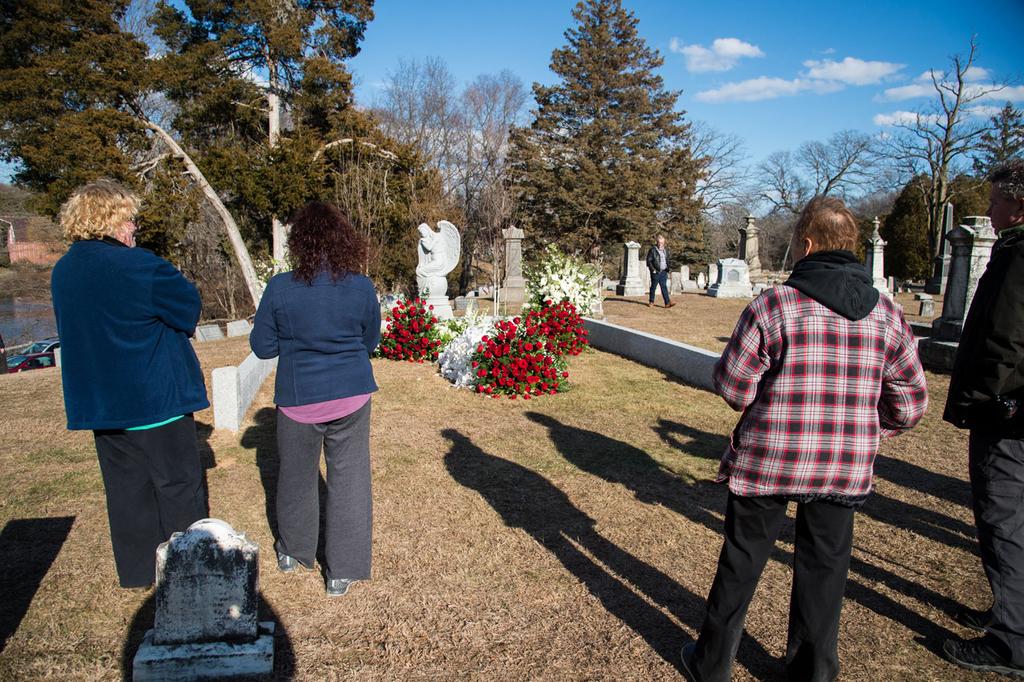 Laid To Rest: Inside Mary Tyler Moore's Private Funeral — Photos