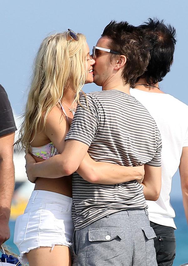 //matt bellamy hot make out pda with girlfriend st tropez