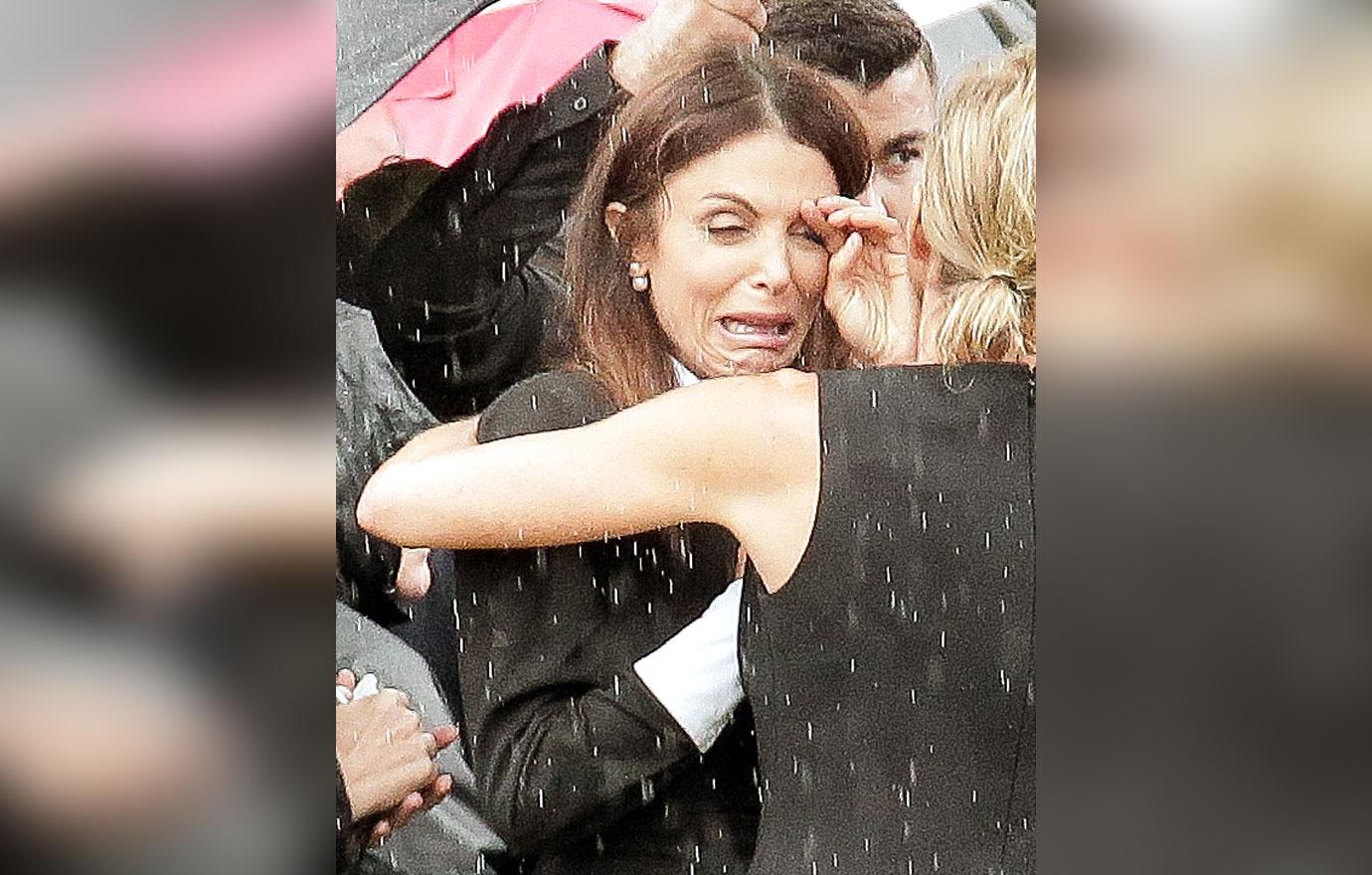 //bethenny frankel dead boyfriend dennis shields funeral breaks down