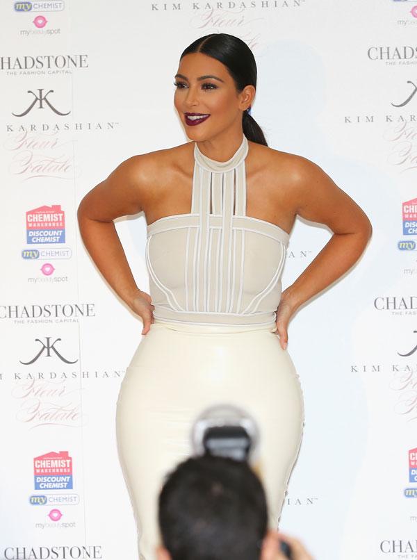 //kim kardashian latex skirt melbourne atsuko kodo australia red carpet paper photos