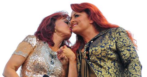 Photo of Naomi Judd and Wynonna Judd