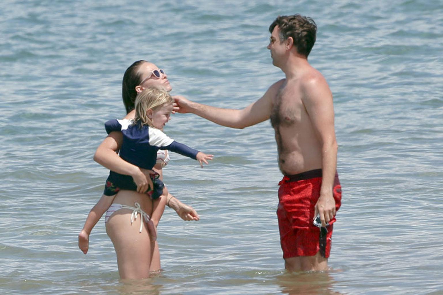 //olivia wilde pregnant bikini baby bump maui