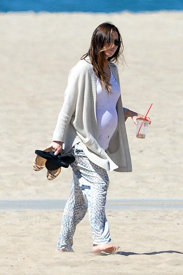 Jessica Biel Pregnant Beach Walk