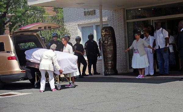 //guests attending bobbi kristina brown new jersey funeral service