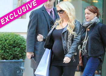 //jessica simpson  months pregnant exclusive