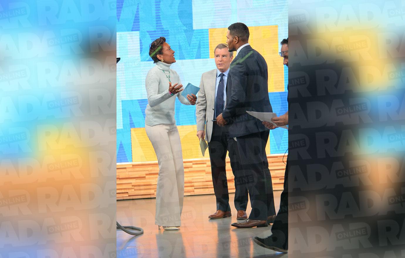 //michael strahan robin roberts on set gma confrontation