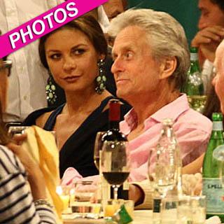 Michael Douglas e Catherine Zeta-Jones chegam a Nova York - OFuxico