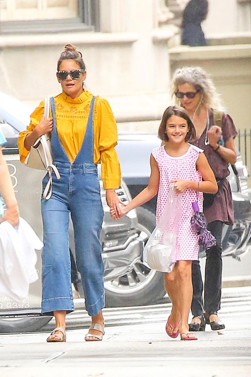 Katie Holmes And Suri Cruise Go For A Stroll In New York