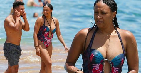 Tia Mowry Flaunts Fabulous Beach Body In Hawaii