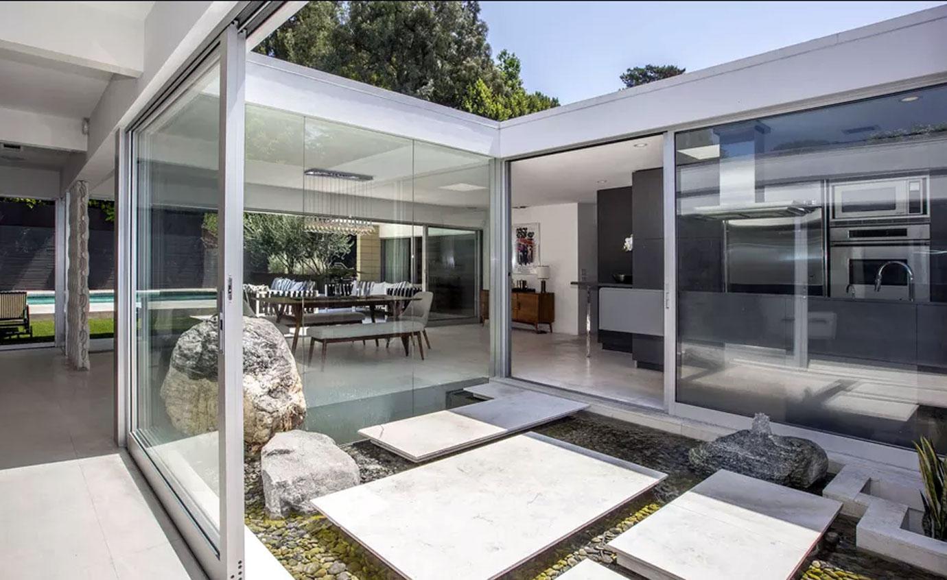 //fifty shades jamie dornan selling los angeles home