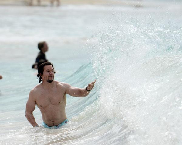 //Mark Wahlberg family beach Barbados