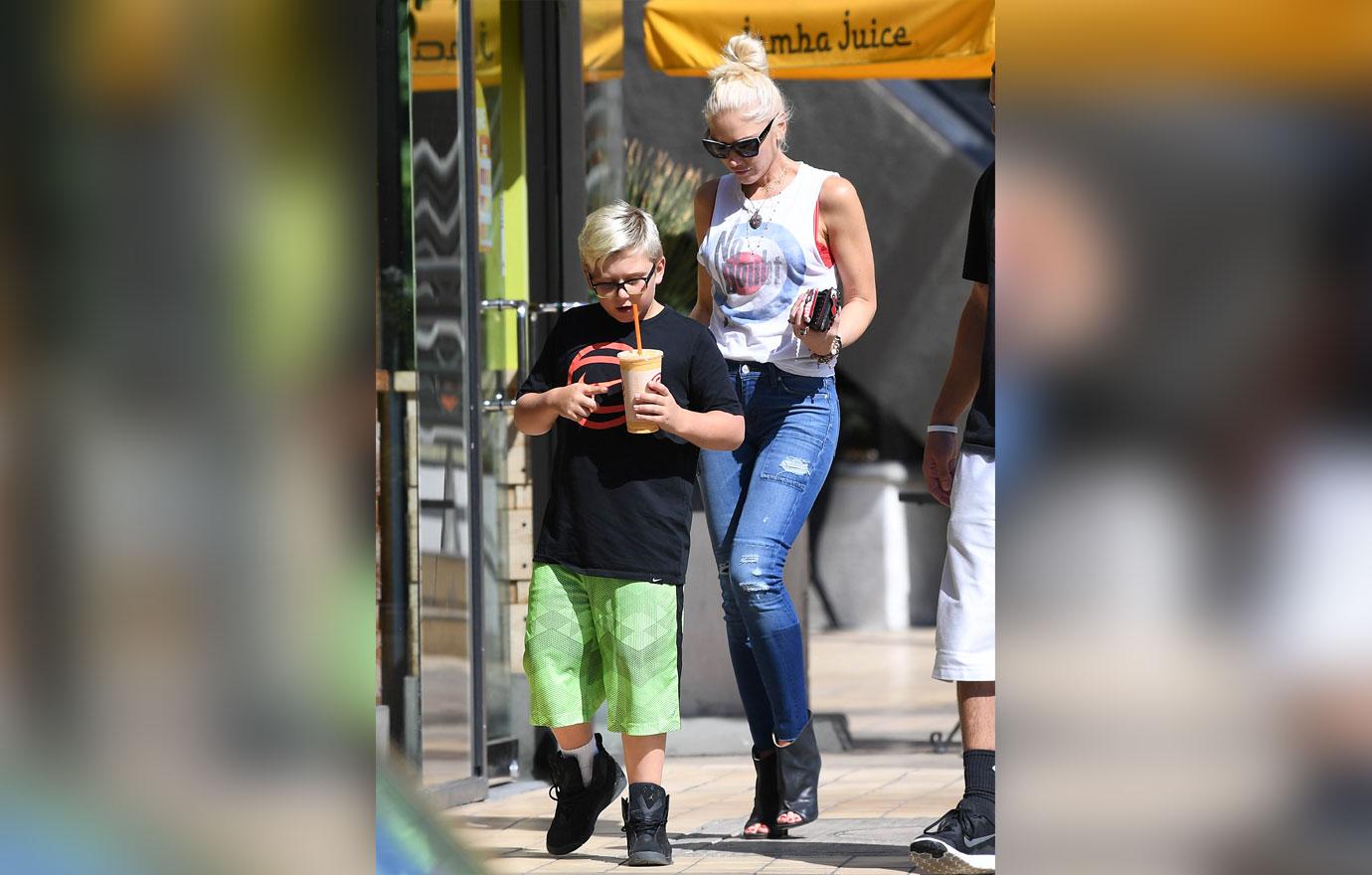 Gwen Stefani Rocks No Doubt T Shirt During Smoothie Run