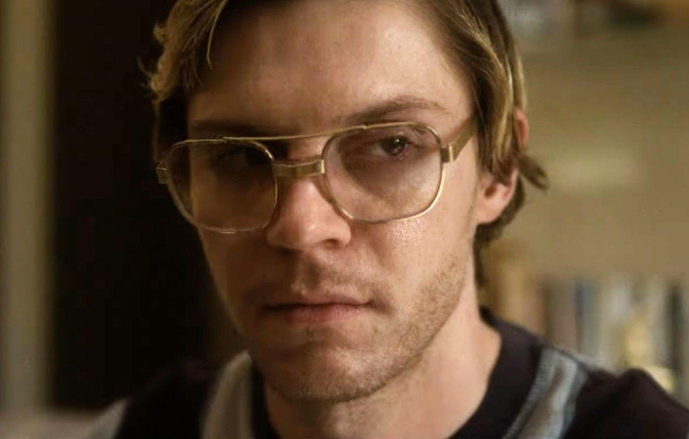 Serial killer Jeffrey Dahmer's glasses up for $150K auction, adds to Netflix  series criticism