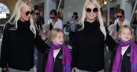 Jessica Simpson Hides Stomach Pregnant