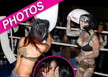 //female pillow fighting championships post_