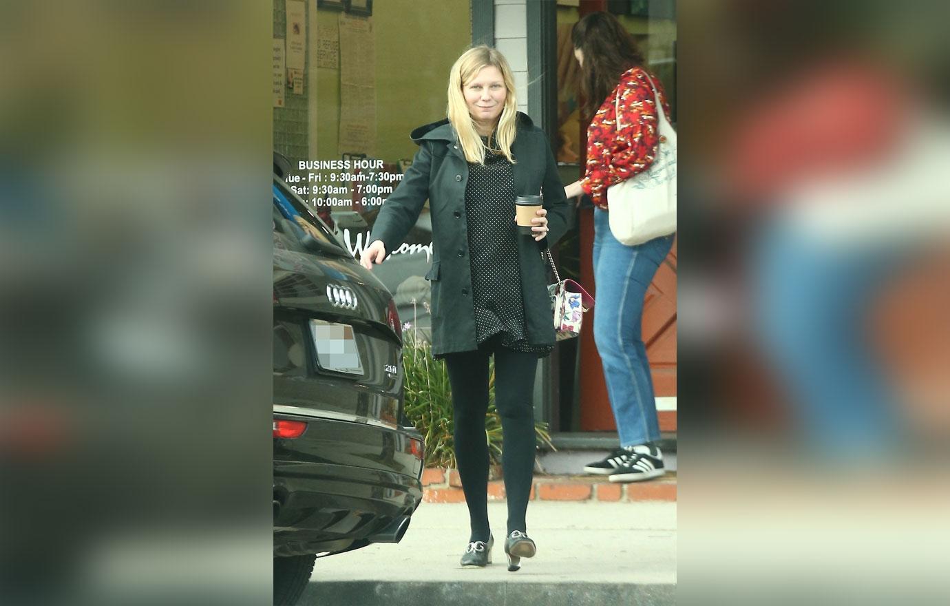 Kirsten Dunst Shows Off Baby Bump