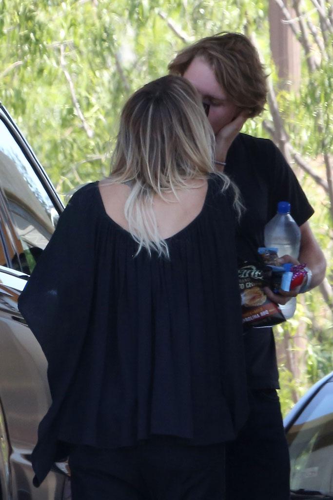 //kaley cuoco boyfriend karl cook caught kissing