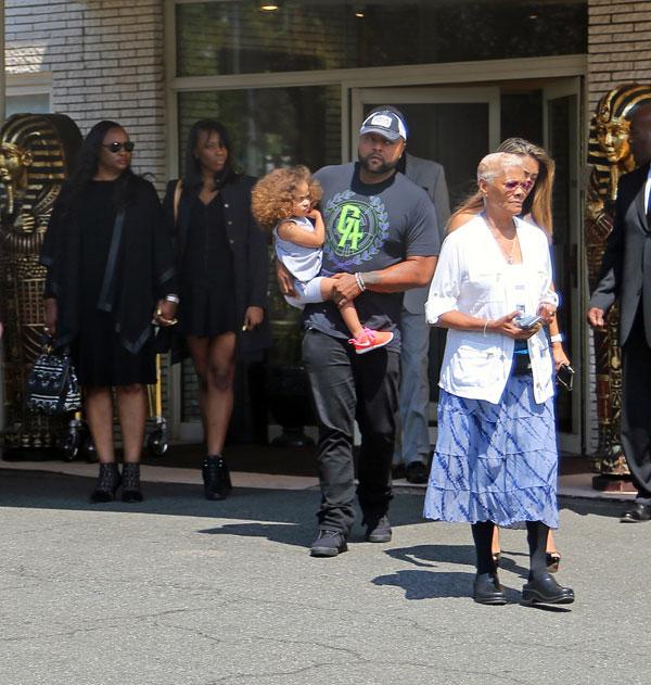 //guests attending bobbi kristina brown new jersey funeral service