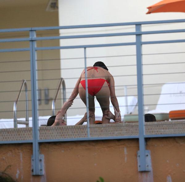 //eva longoria red bikini