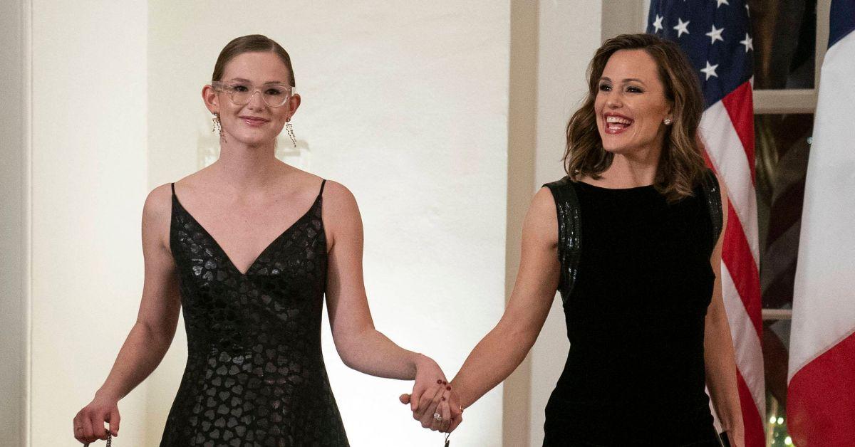 picture of Violet Affleck and Jennifer Garner