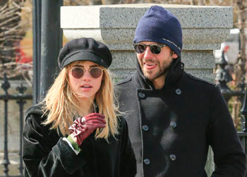 //bradley cooper suki splash