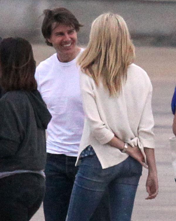 Sara Wright & Tom Cruise Flirting On Set