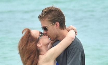 //excl_kathy_griffin_and_new_