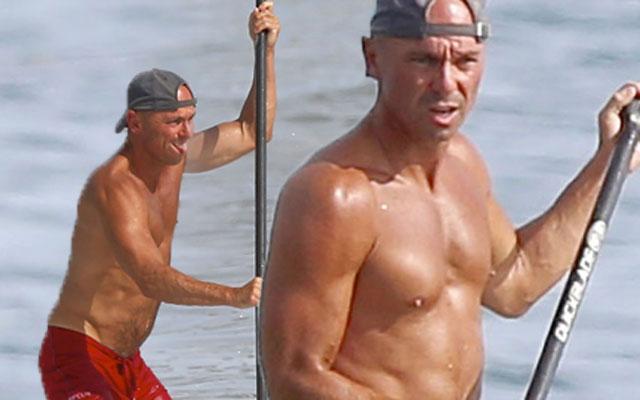 Kenny Chesney Shirtless Photos On Malibu Beach