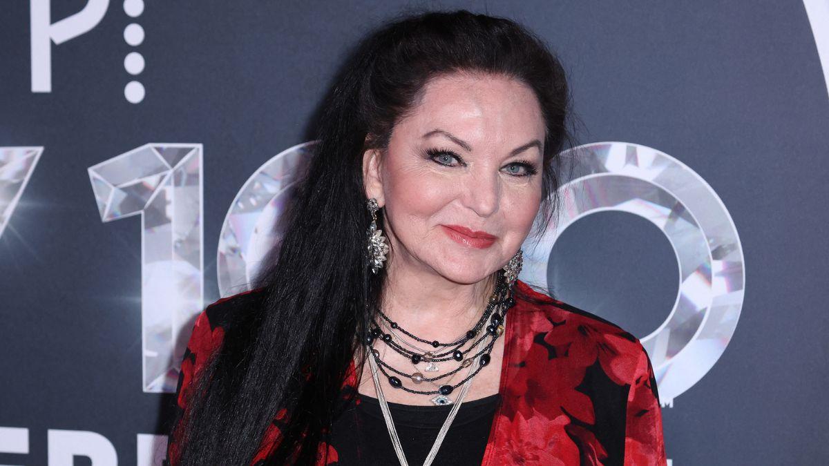 Crystal Gayle said her knee injury left her in a 'why me?' phase after canceling Belfast's 'Your Roots Are Showing.'