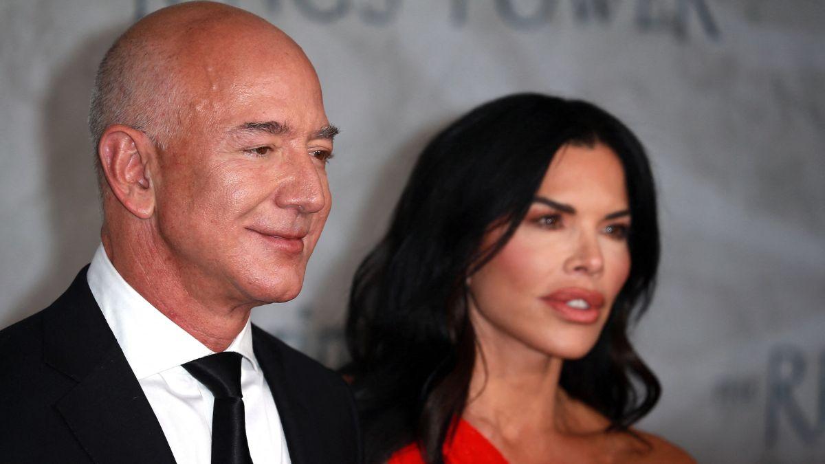 Photo of Jeff Bezos, Lauren Sanchez