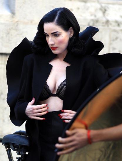 //dita_von_teese__sg__ _