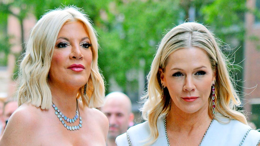 tori spelling talk show bust th show with jennie garth canceled amid low ticket sales feature