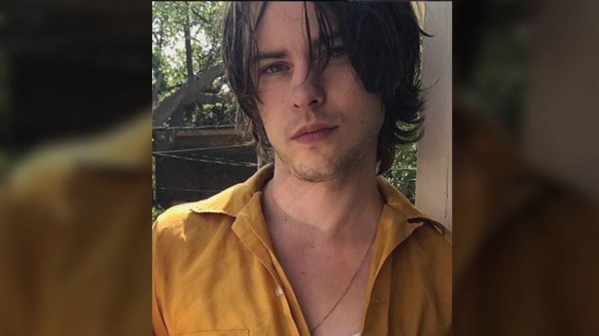 Elias Ronnenfelt's relationship with Jenna Ortega has drawn criticism from some fans over his past controversies.