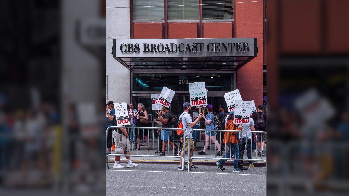 Sharyn Alfonsi criticized CBS management after her report on El Salvador's CECOT prison was shelved.