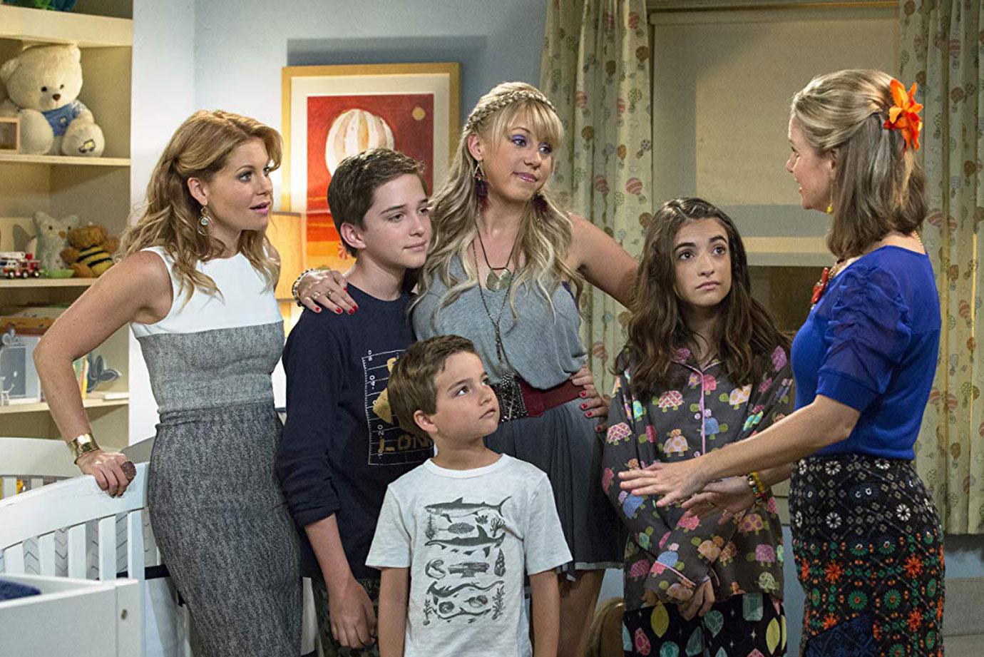 Candace Cameron Bure, Jodie Sweetin, Michael Campion, Elias Harger, Soni Bringas, Andrea Barber in Fuller House