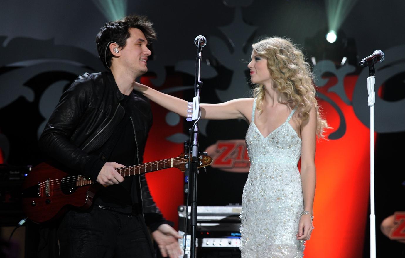 Taylot Swift onstage with John Mayer