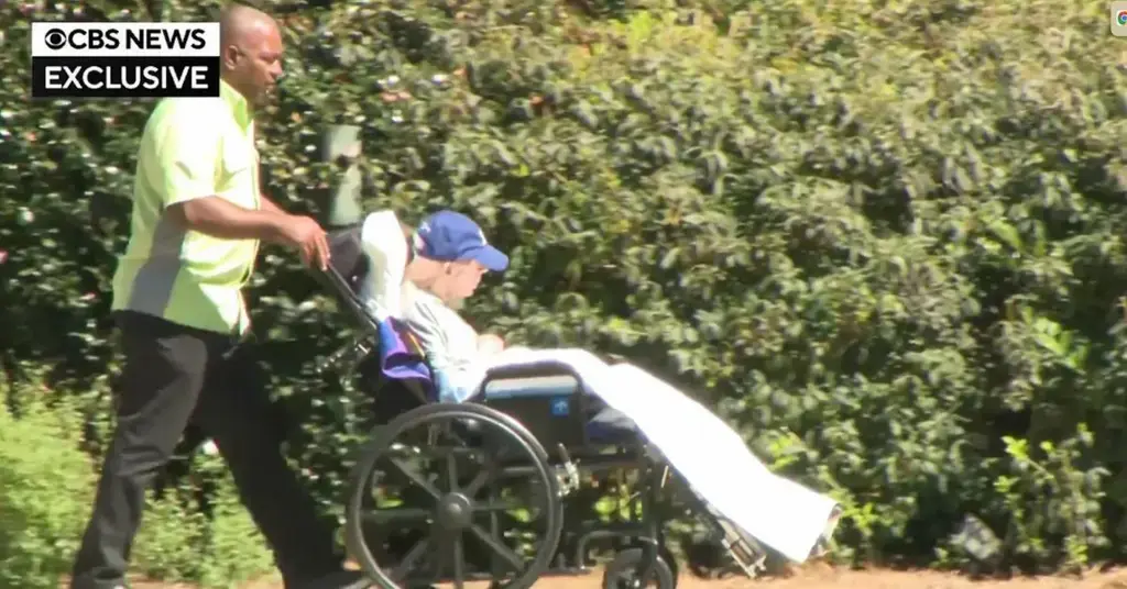 jimmy carter last photos dead  tragic final days wheelchair