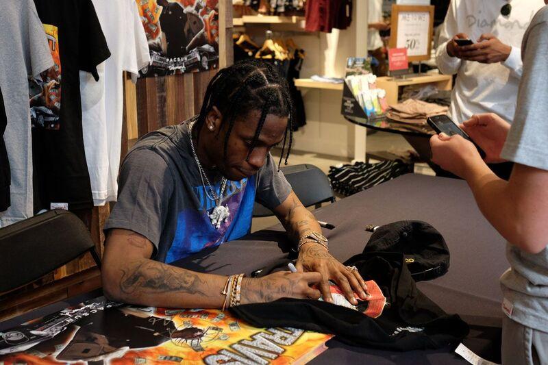 //TRAVIS SCOTT