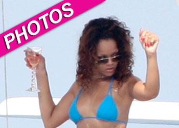 //rihanna bikini st tropez_ _