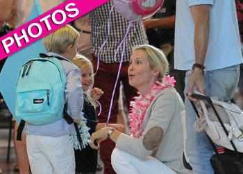 //kelly rutherford reunites children