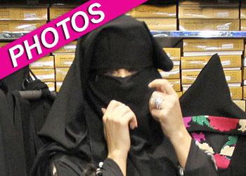 //kim kardashian dubai camel splash