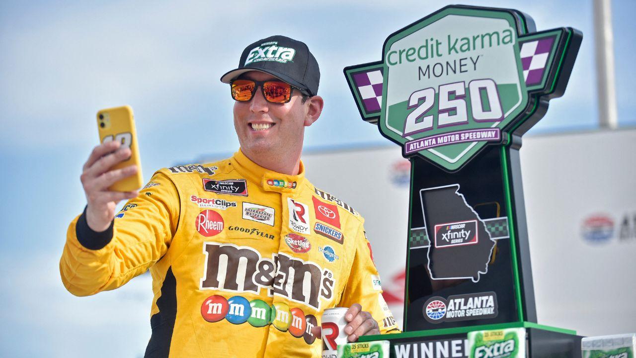 image of Kurt Busch said he spent Kyle Busch's final day 'hoping, praying' for a turnaround.