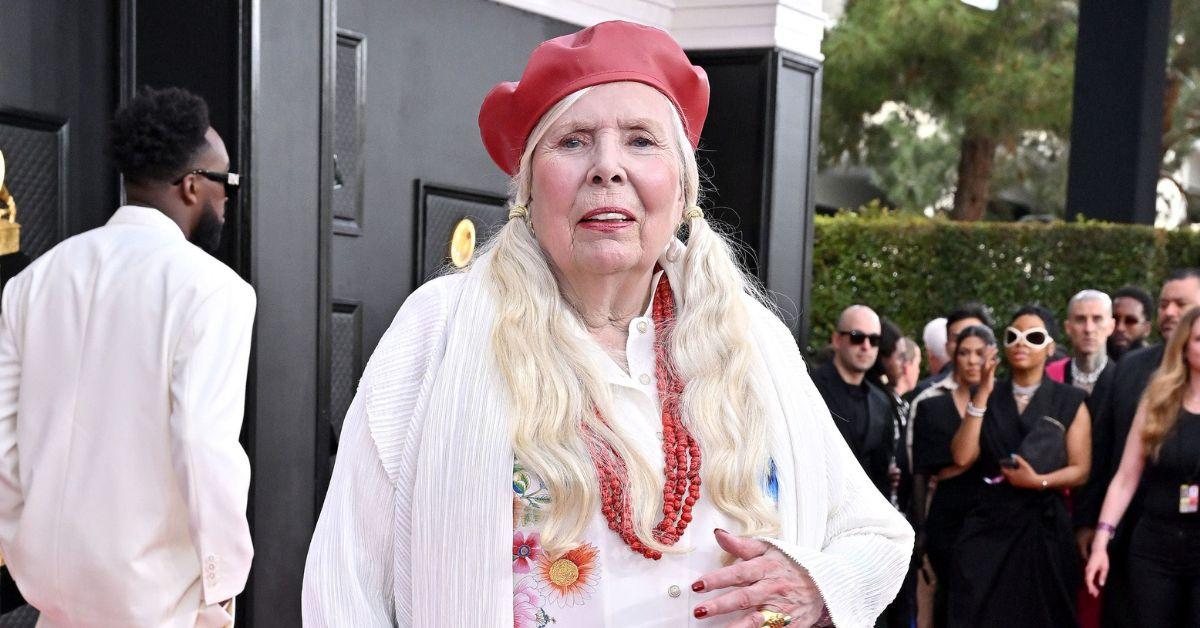 Joni Mitchell Performs for Three Hours After Near-fatal Brain Aneurysm