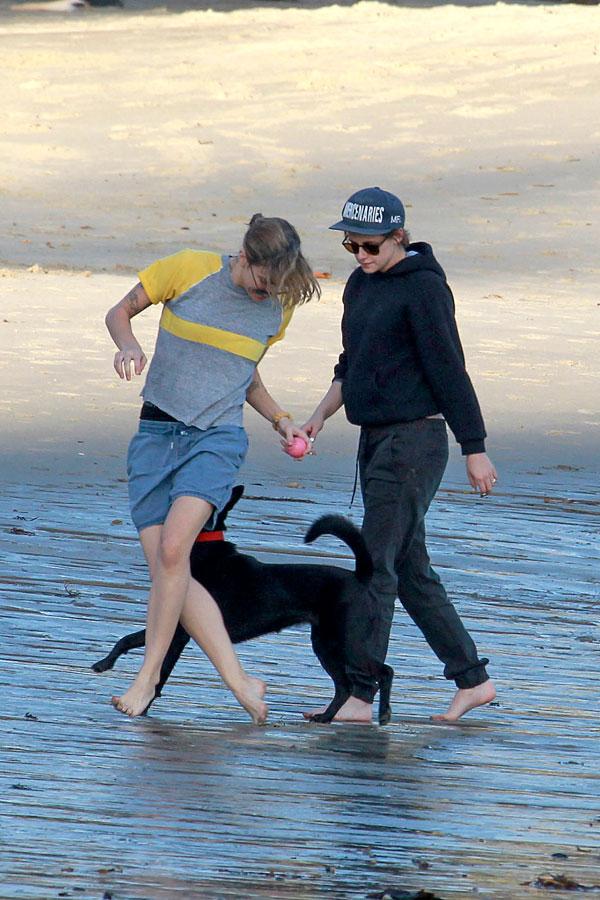 Kristen Stewart & Girlfriend Romantic Beach Day