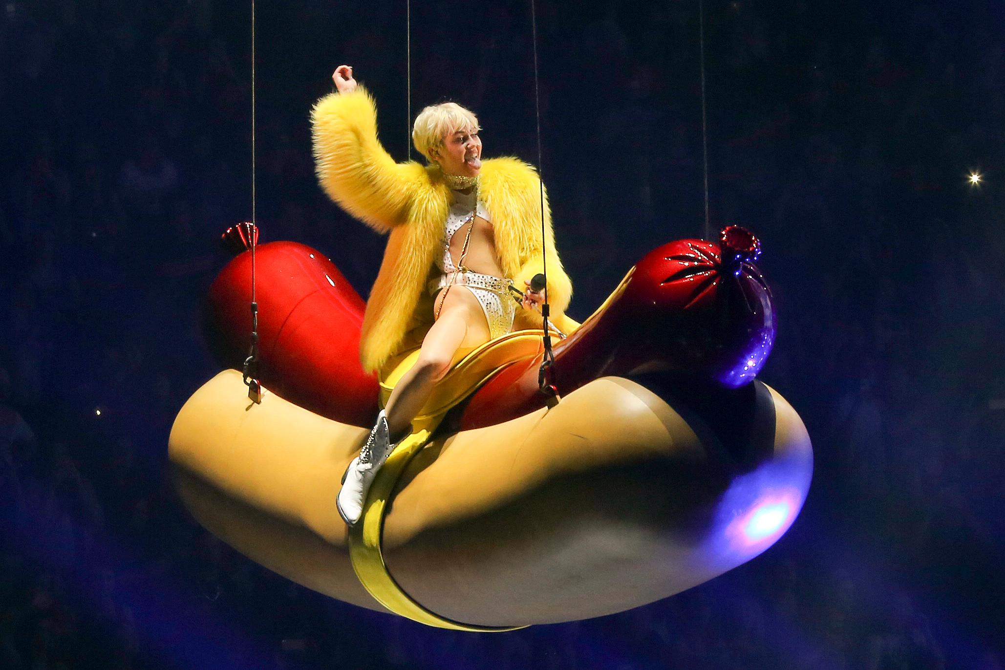 Miley Cyrus Bangerz Concert Vancouver