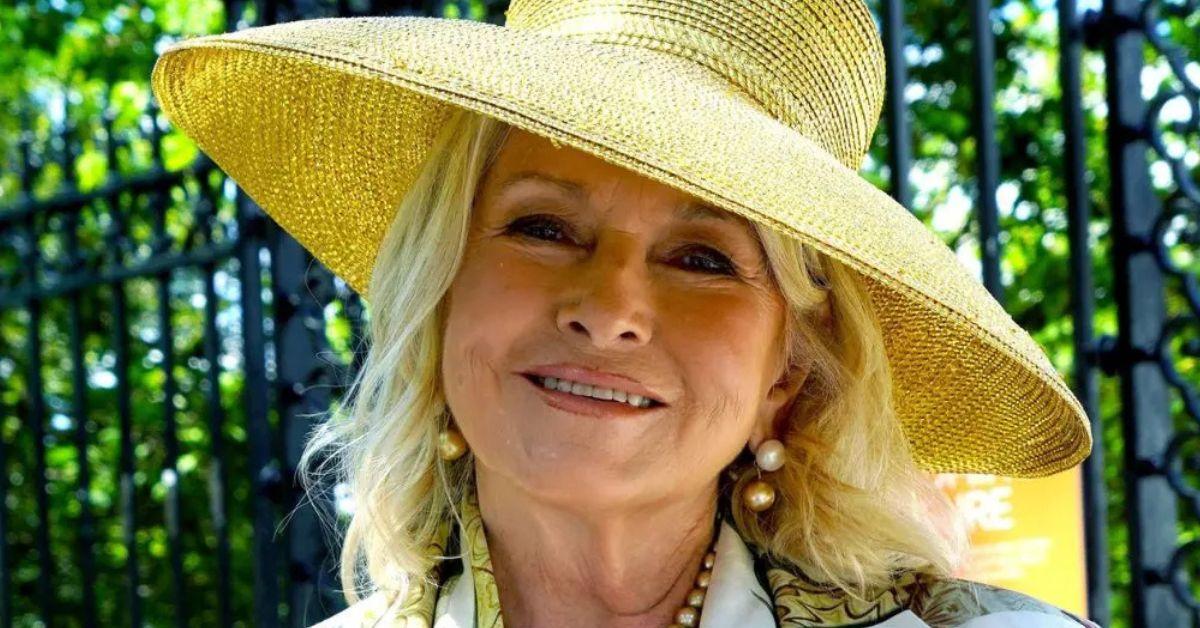 Stewart didn't even bother to look at the fan whose book she was signing, as she turned around in shock.