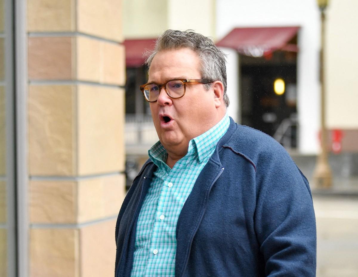 Eric Stonestreet accused Gene Simmons of trying to force his mother from her airplane seat.