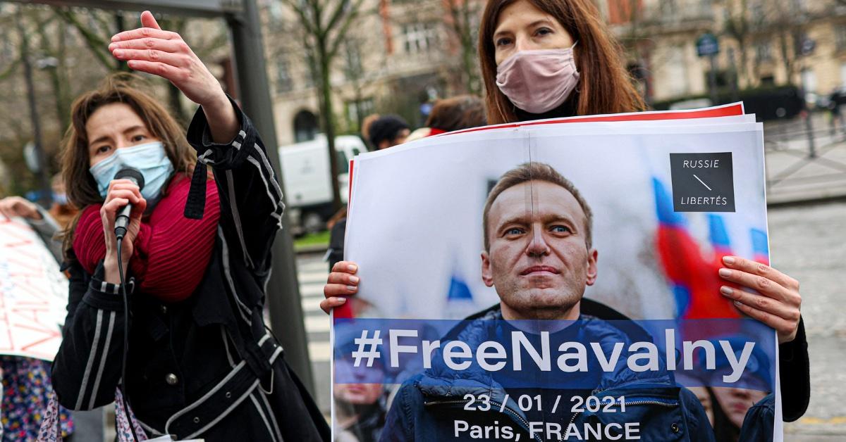 jailed putin enemy alexei navalny loses  pounds two weeks