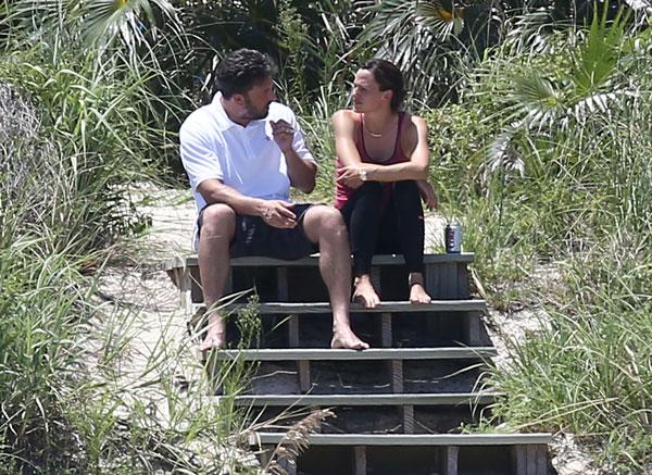 Ben Affleck Post-Divorce Announcement Vacation Photos With Jennifer Garner In Bahamas